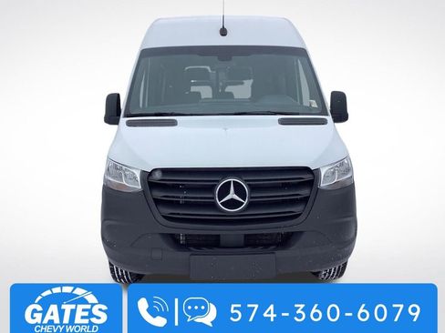 Used 2024 Mercedes-Benz Sprinter 2500 image 2