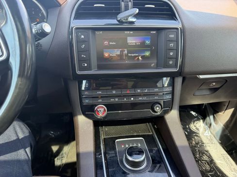Used 2017 Jaguar F-PACE Prestige AWD/4WD image 18