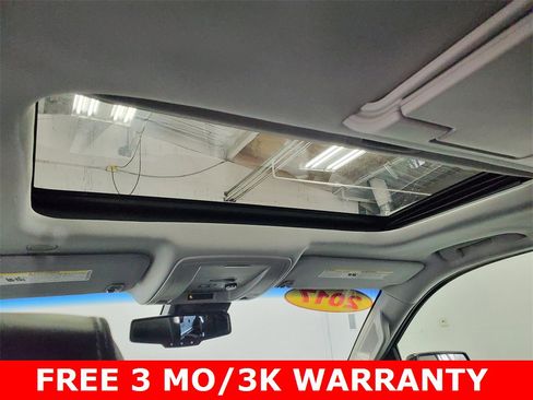 Used 2017 GMC Yukon XL Denali image 6