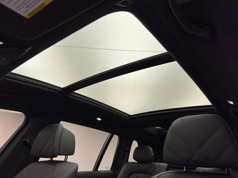 Used 2024 BMW X7 xDrive40i w/ M Sport Package image 9