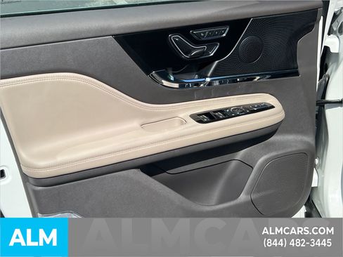 Used 2023 Lincoln Corsair Reserve image 12