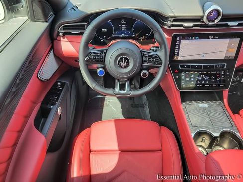 New 2025 Maserati Grecale Modena image 13