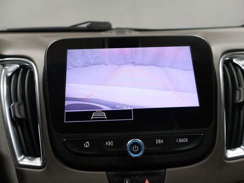 Used 2021 Chevrolet Malibu LT image 28