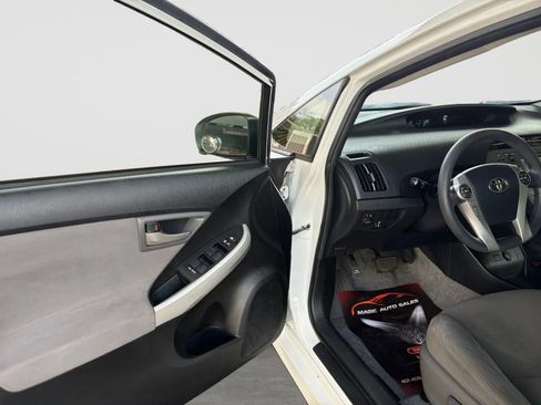 Used 2013 Toyota Prius Two FWD image 9