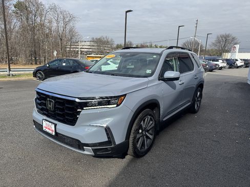 Used 2023 Honda Pilot Elite image 2