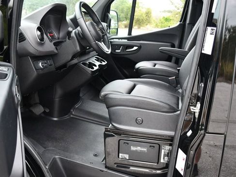 Used 2024 Mercedes-Benz Sprinter 2500 image 17
