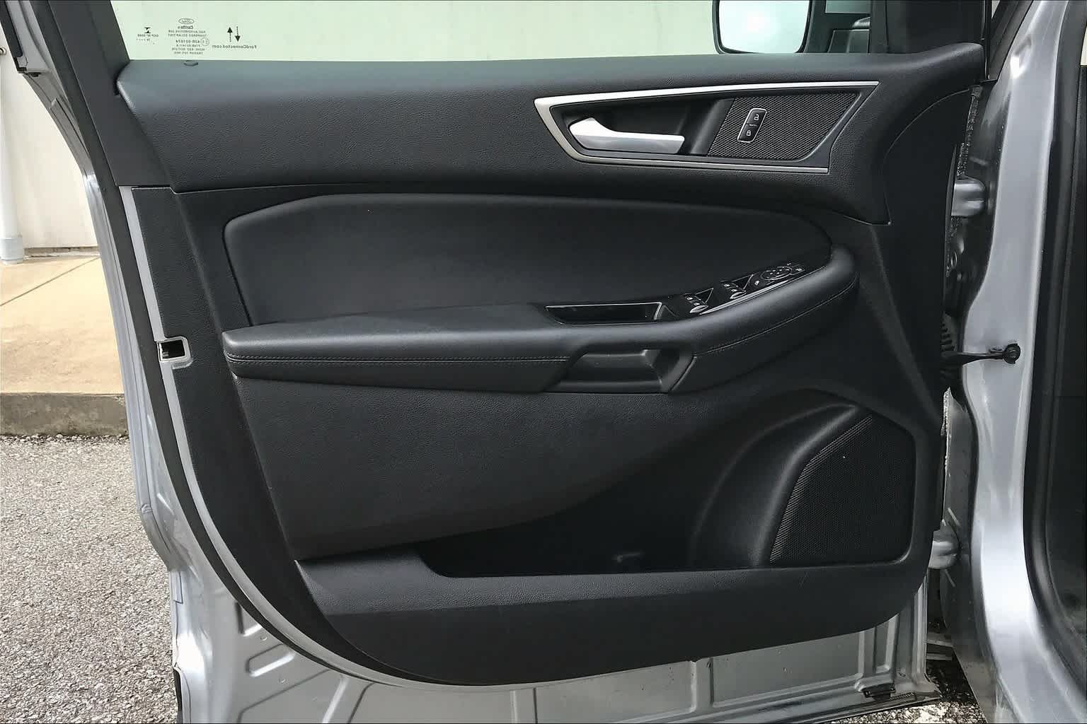 Used 2020 Ford Edge SEL FWD image 22