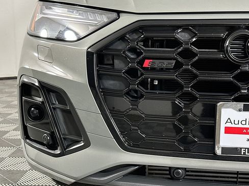Used 2023 Audi SQ5 Prestige w/ Prestige Package image 16