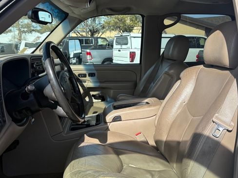 Used 2004 Chevrolet Silverado 2500 LT w/ Skid Plate Package image 9