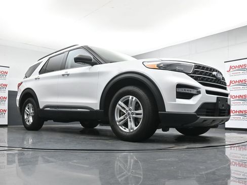 Used 2024 Ford Explorer XLT w/ Equipment Group 202A AWD/4WD image 30