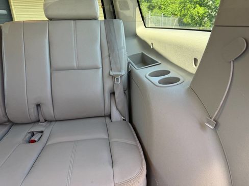 Used 2010 Chevrolet Suburban LT AWD/4WD image 29
