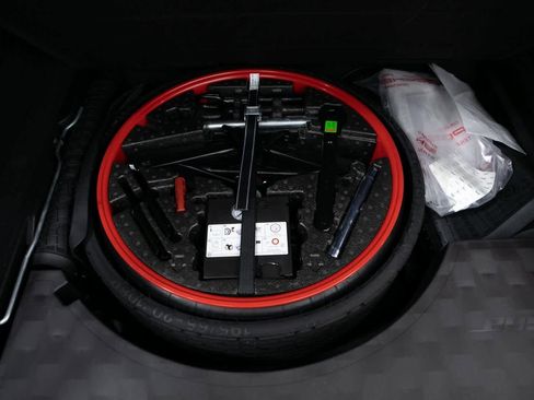 Certified 2023 Porsche Cayenne S Platinum image 31