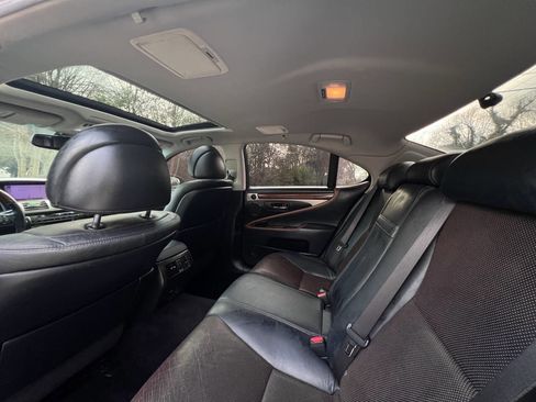 Used 2013 Lexus LS 460 Base 4dr Sedan w/ Comfort Pkg image 11