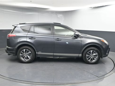 Used 2018 Toyota RAV4 XLE w/ Convenience Package image 9