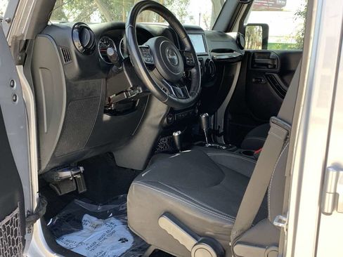 Used 2016 Jeep Wrangler Unlimited Sahara w/ Connectivity Group image 12