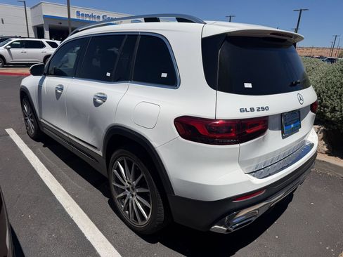 Used 2022 Mercedes-Benz GLB 250 image 3