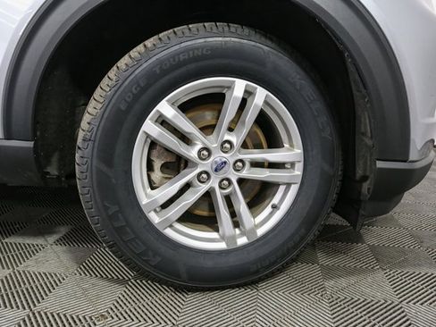 Used 2022 Ford Explorer XLT image 15