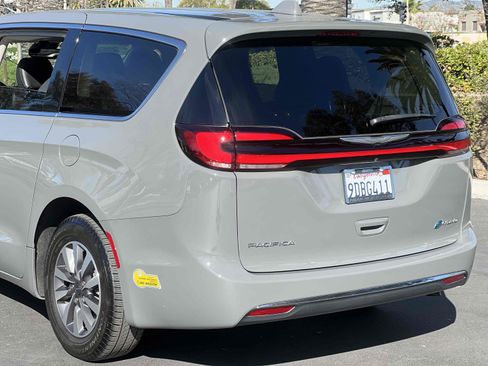Used 2022 Chrysler Pacifica Touring-L image 63