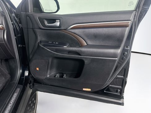 Used 2016 Toyota Highlander Limited FWD image 36