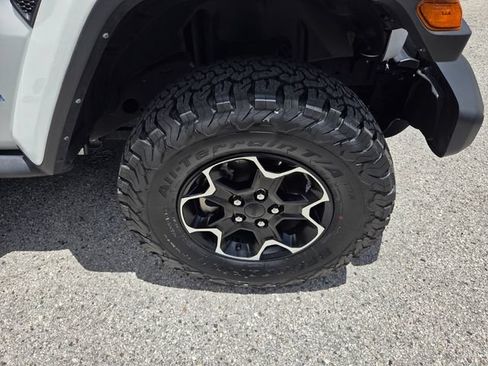 Used 2021 Jeep Wrangler Unlimited Rubicon 4xe AWD/4WD image 18