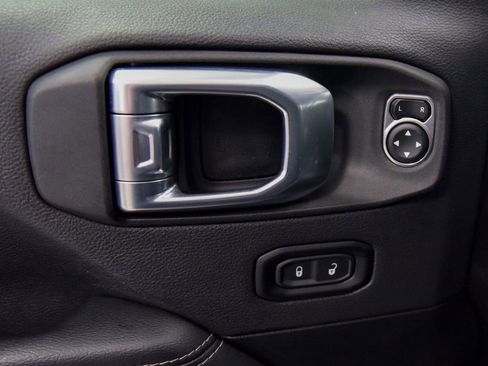 Used 2021 Jeep Wrangler Unlimited Sahara w/ Cold Weather Group AWD/4WD image 15