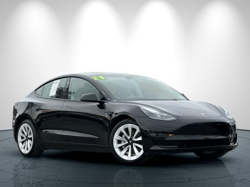 Used 2023 Tesla Model 3 Standard Range image 2