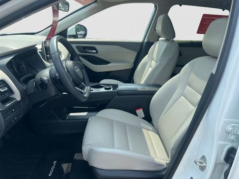 Certified 2024 Nissan Rogue SV w/ SV Premium Package AWD/4WD image 16