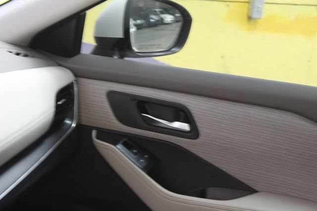 Used 2022 Nissan Rogue SV AWD/4WD image 11