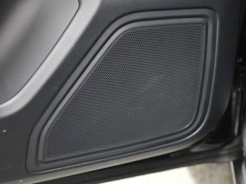 Certified 2023 Porsche Macan Turbo image 17