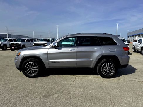 Used 2017 Jeep Grand Cherokee Limited image 10