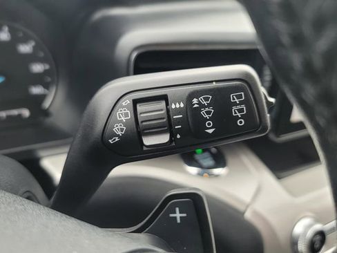 Used 2020 Ford Explorer XLT w/ Equipment Group 202A image 16