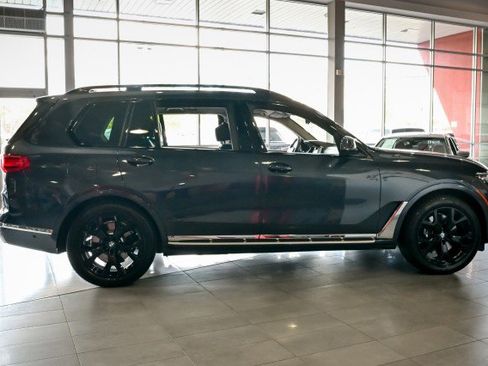 Used 2022 BMW X7 xDrive40i w/ Premium Package image 3