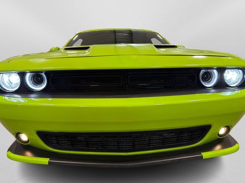 Used 2015 Dodge Challenger R/T Scat Pack w/ Leather Interior Group RWD image 11