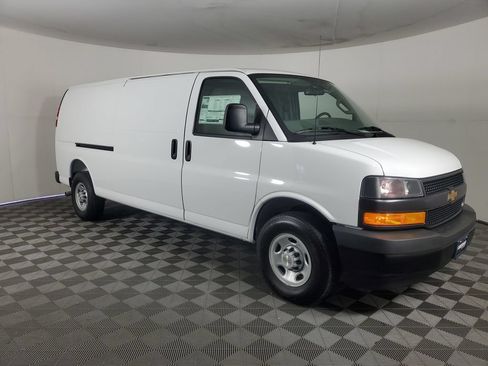 New 2026 Chevrolet Express 2500 Extended w/ Communications Package RWD image 3