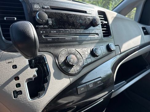 Used 2011 Toyota Sienna LE w/ Towing Pkg FWD image 20