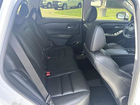 Certified 2025 Nissan Rogue SL FWD image 16