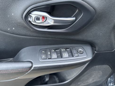 Used 2016 Jeep Cherokee Trailhawk w/ Leather Interior Group image 15