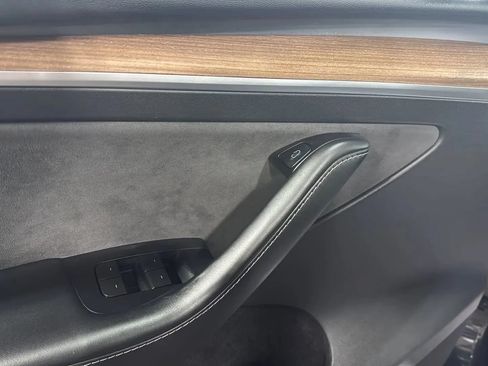 Used 2024 Tesla Model Y Long Range RWD image 9