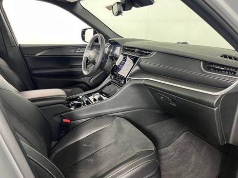 Used 2023 Jeep Grand Cherokee L Laredo image 47