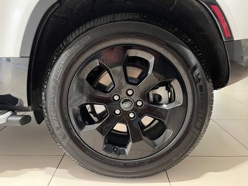 Used 2022 Land Rover Defender 110 X-Dynamic SE AWD/4WD image 19