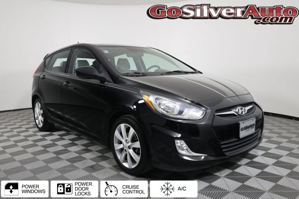 Used 2012 Hyundai Accent SE FWD image 1