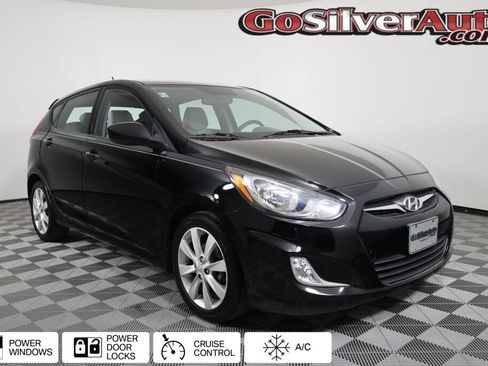 Used 2012 Hyundai Accent SE FWD image 1