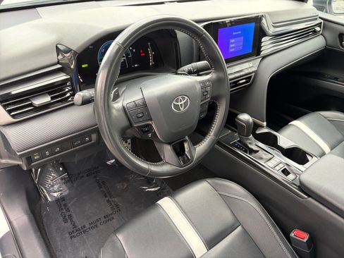 Used 2025 Toyota Camry SE FWD image 10
