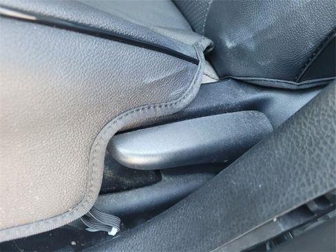 Used 2015 Toyota Corolla LE image 4