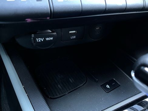 Used 2025 Hyundai Elantra Limited image 28