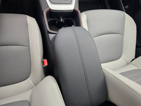 Used 2025 Toyota RAV4 Limited image 28