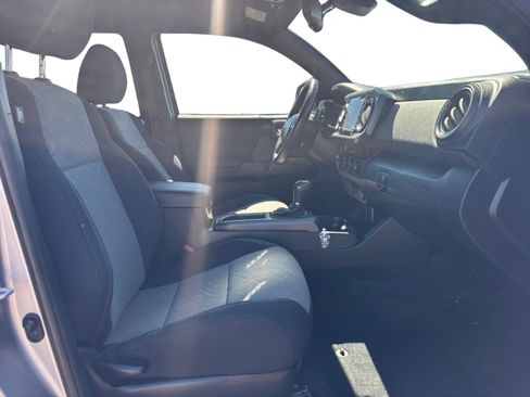 Used 2021 Toyota Tacoma TRD Off-Road w/ Technology Package image 11