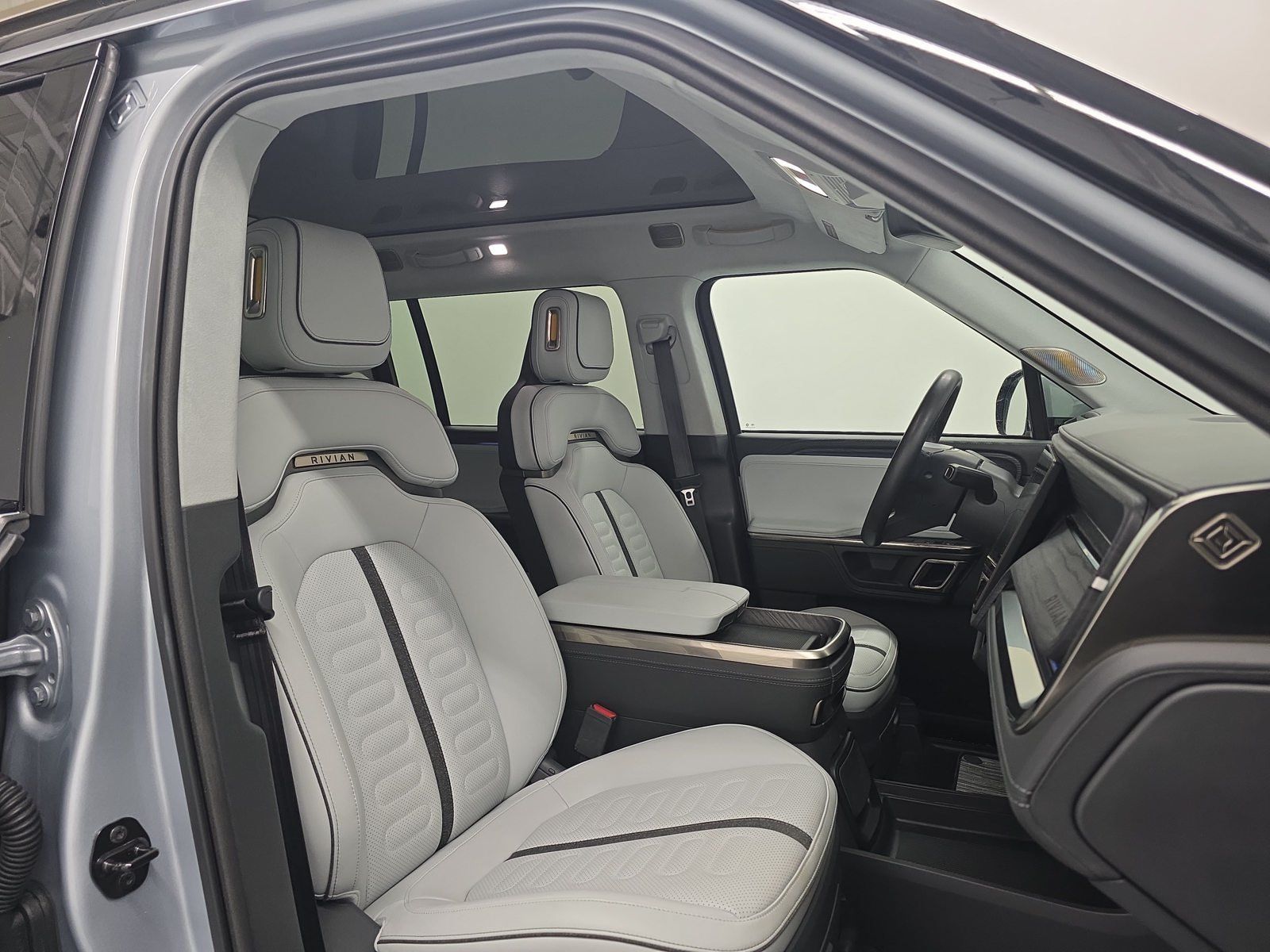 Used 2023 Rivian R1S Launch Edition Quad AWD/4WD image 24