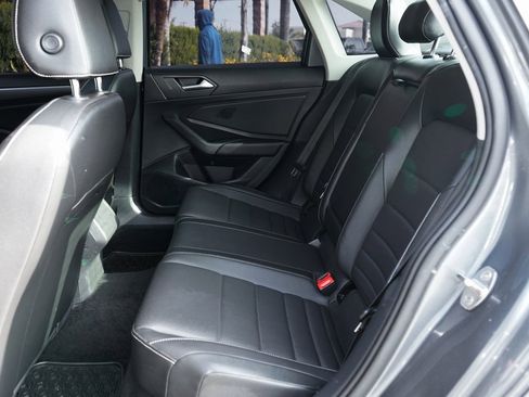 Used 2022 Volkswagen Jetta SE image 37