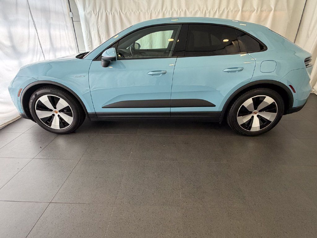 Used 2026 Porsche Macan 4 Electric AWD/4WD image 2
